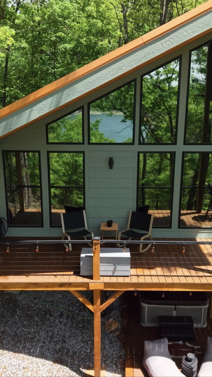 Lakefront Treehouse at Sunset Cove